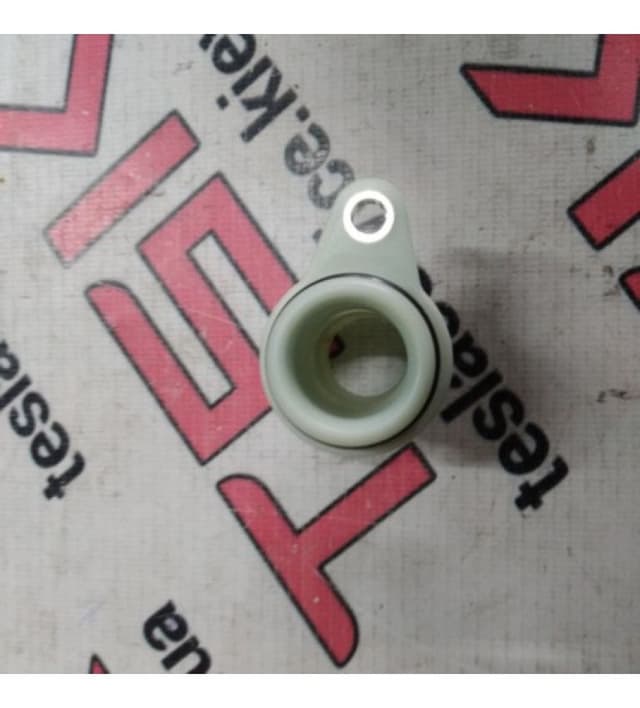 Муфта системы охлаждения двигателя {M3_MY}, Tesla Model 3 (OEM 1102177-00-D)