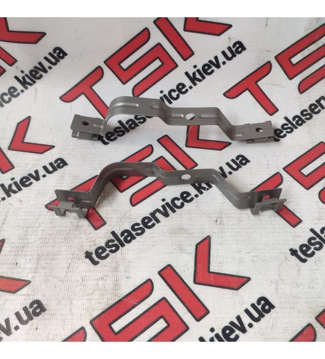 Кронштейн подкрылка переднего правого, Tesla Model S (OEM 1104541-00-B)