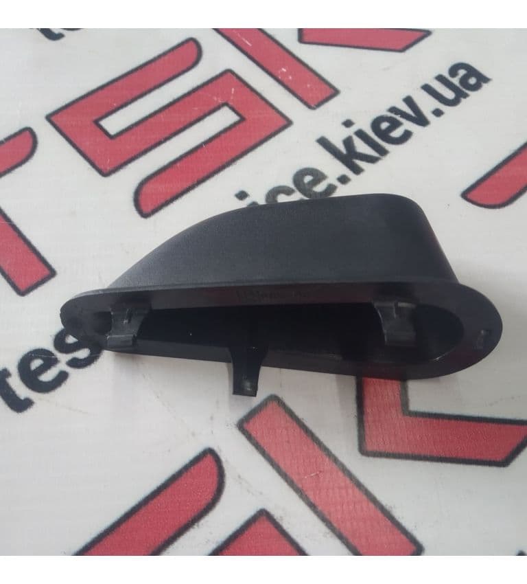Крепление правое панели 3-го ряда сидений, Tesla Model X (OEM 1108792-00-B)