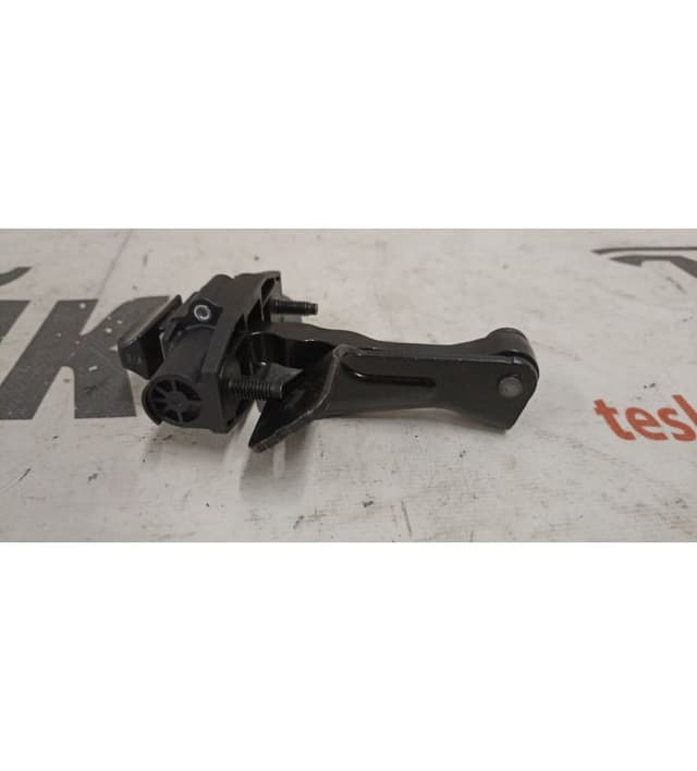 Ограничитель двери передней правой, Tesla Model 3 (OEM 1110298-00-D)