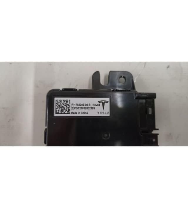 Блок управления зарядным устройством USB-концентратора, Tesla Model Y (OEM 1755200-00-B)