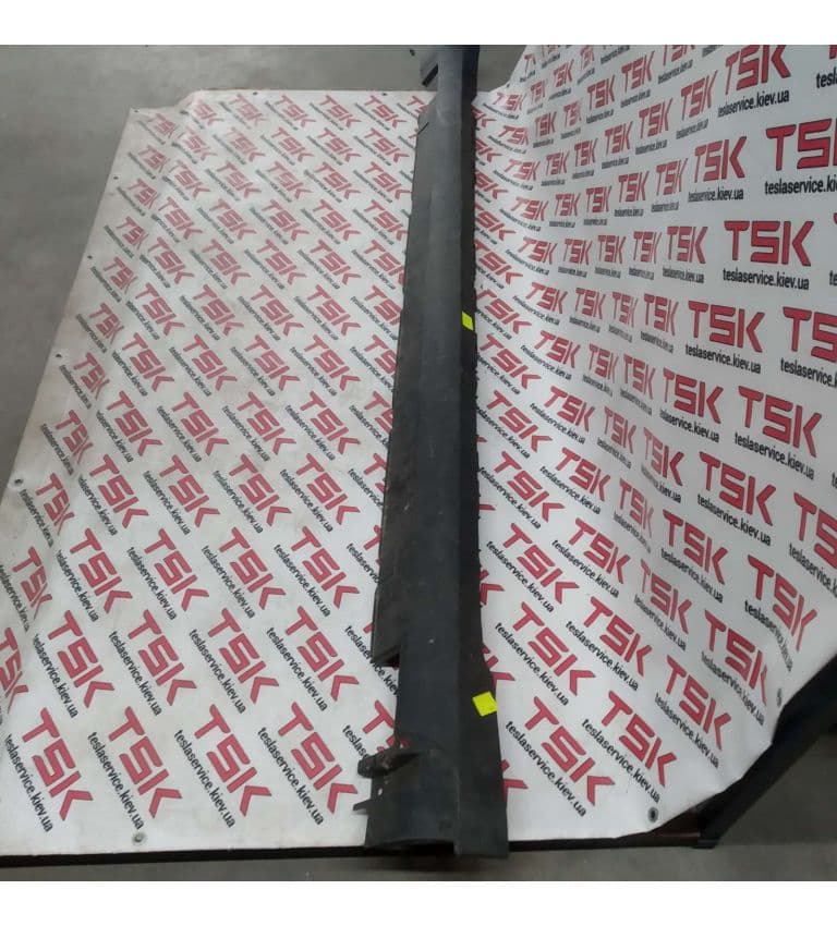Накладка порога левая, Tesla Model S (OEM 6005874-00-J)