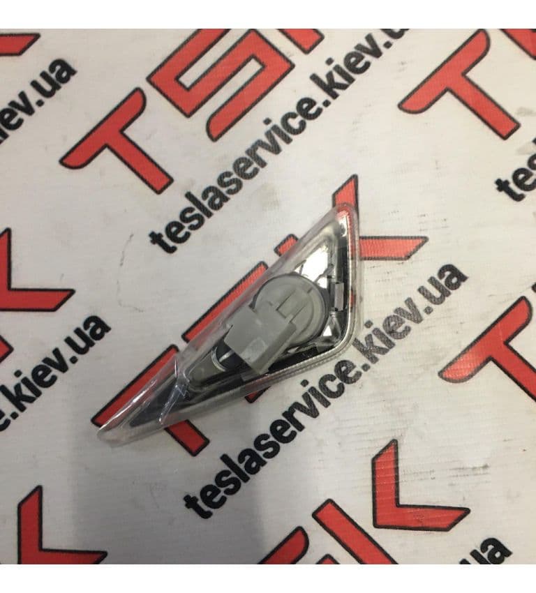 Повторитель поворота правый (без камеры) (GEN 1) {MS_MSR_MX}, Tesla Model S (OEM 6007699-00-C)