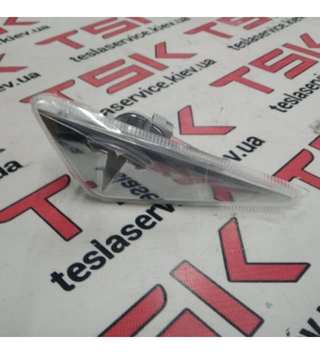 Повторитель поворота левый (без камеры) (GEN 1) {MS_MSR_MX}, Tesla Model S (OEM 6007707-00-C)