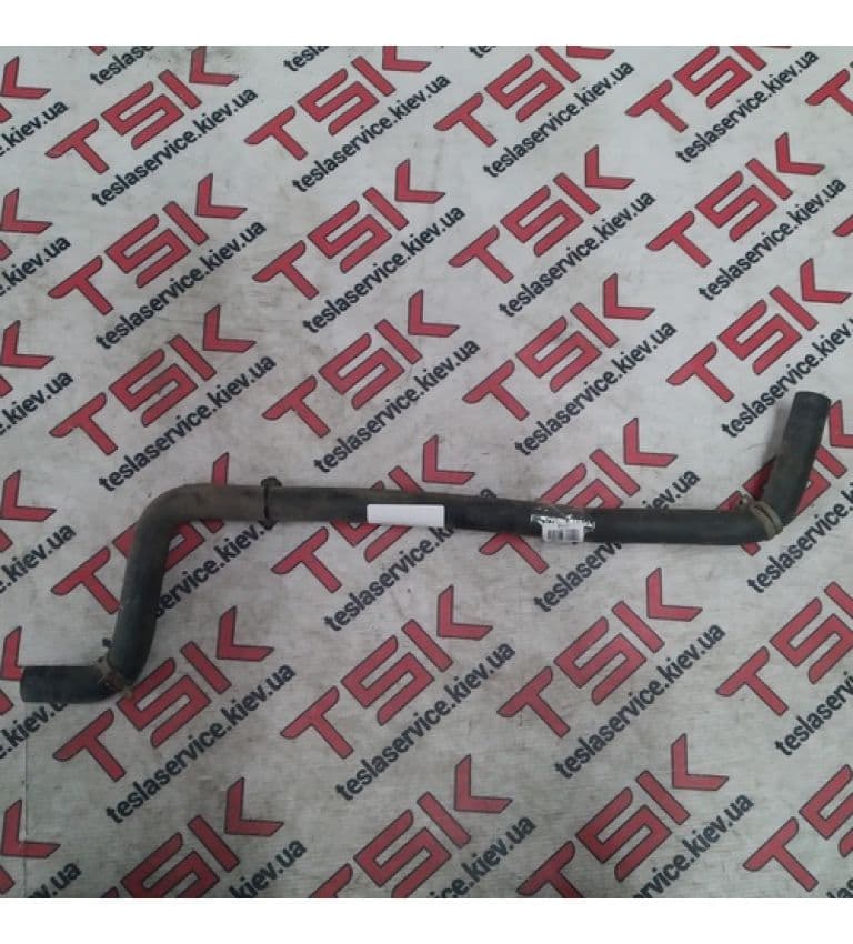 Трубка с тройного клапана в четверной клапан, Tesla Model S (OEM 6008298-00-E)