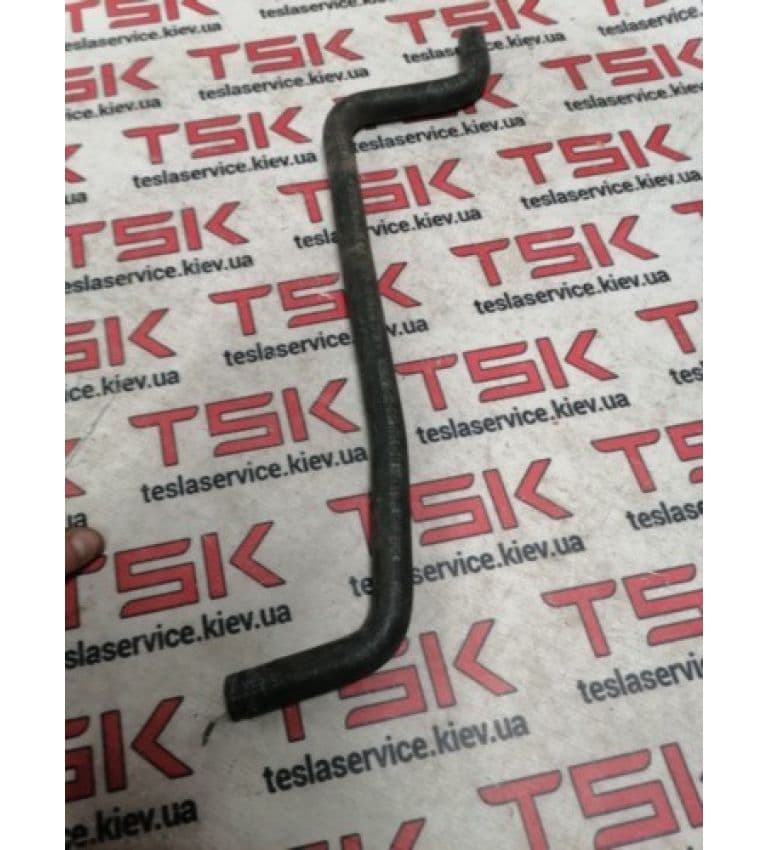 Трубка с тройного клапана в четверной клапан, Tesla Model S (OEM 6008298-00-G)