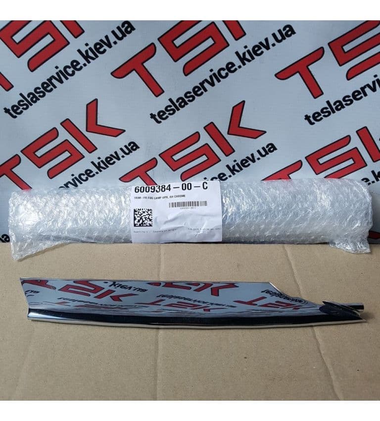 Накладка люверса верхняя правая хром, Tesla Model S (OEM 6009384-00-C)
