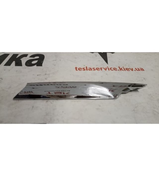 Накладка люверса верхняя левая хром, Tesla Model S (OEM 6009387-00-C)