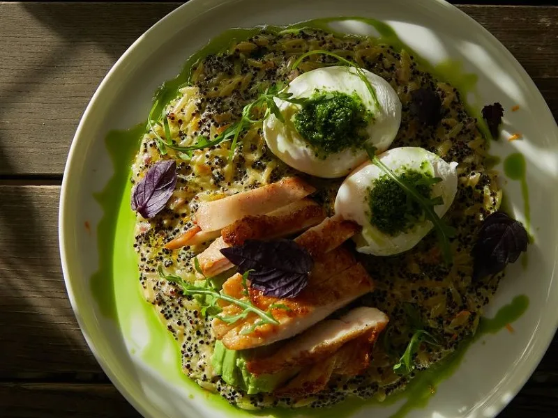 Сніданок з трюфельним кіноа та орзо - Lili Bistro у Одесі