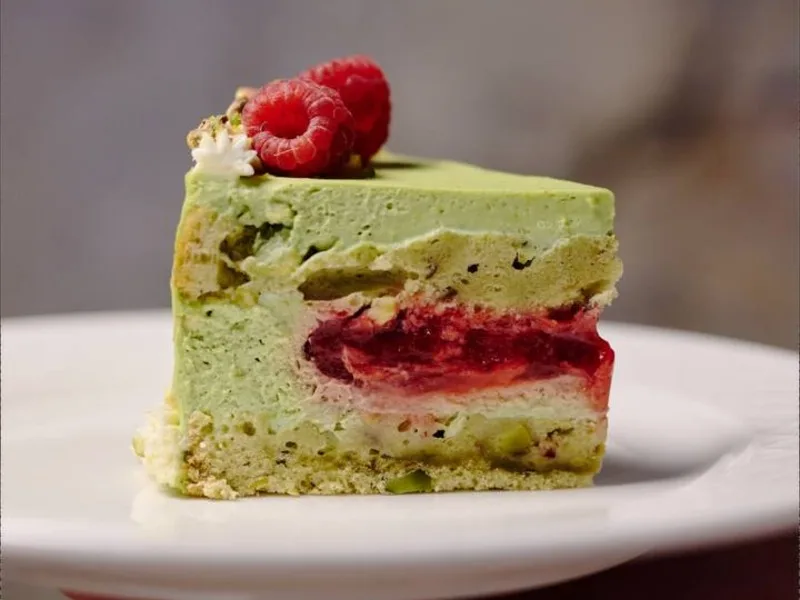 Фісташковий торт - Lili Bistro у Одесі