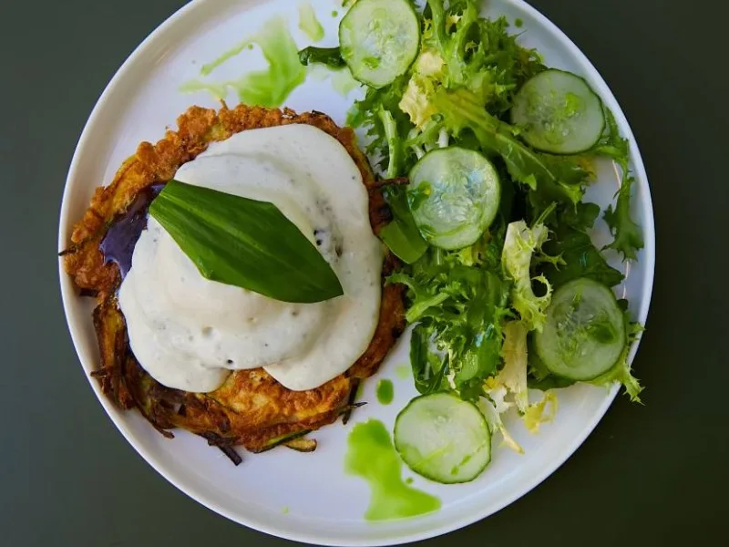Рублена котлета, яйце пашот, нарізник з цукіні - Lili Bistro у Одесі