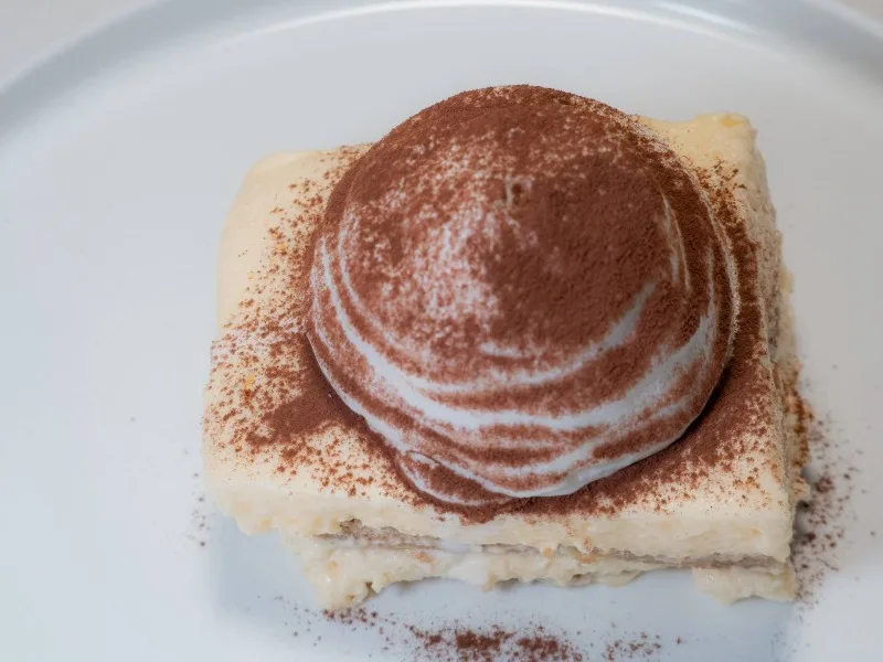 Тірамісу з мигдалевою піною - Lili Bistro у Одесі
