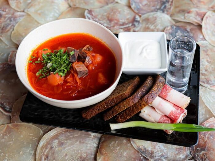 Борщ червоний з чаркою крижаної горилкі — Sea Esta Restaurant у Одеса