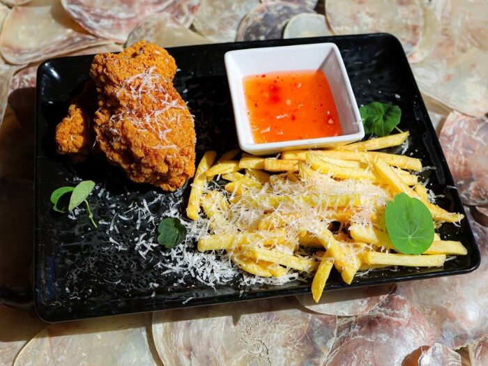 Курячі крильця кентукі з соусом світ чилі — Sea Esta Restaurant у Одеса