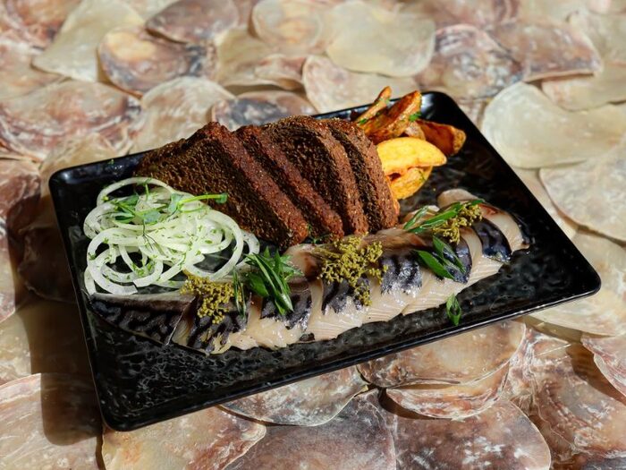 Малосольна скумбрія з картоплею — Sea Esta Restaurant у Одеса
