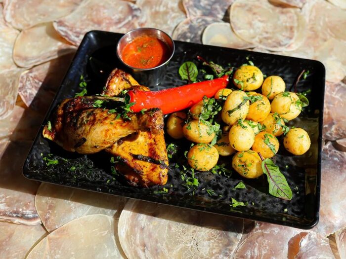 Половина курча з молодою картоплею — Sea Esta Restaurant у Одеса