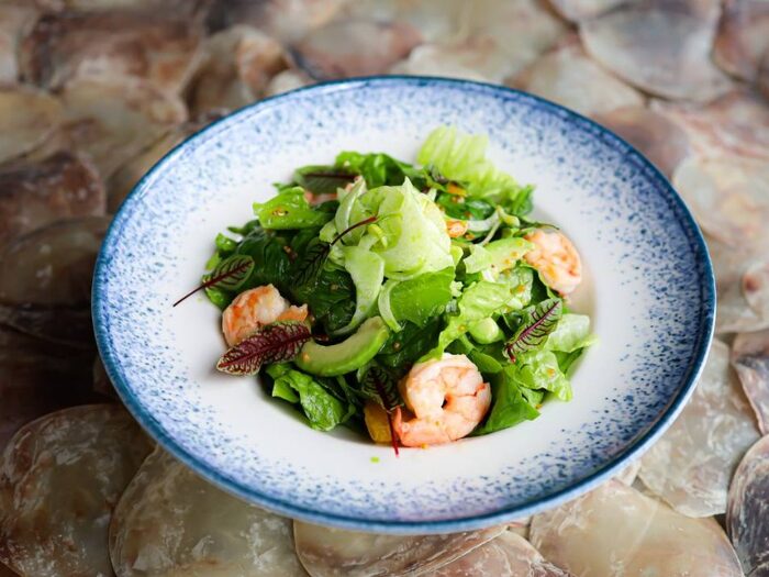 Салат з креветками авокадо та цитрусами — Sea Esta Restaurant у Одеса