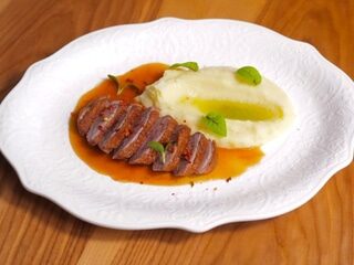 Качине філе з картопляним пюре