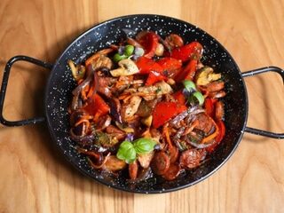 Пательня м'ясна зі свининою та овочами